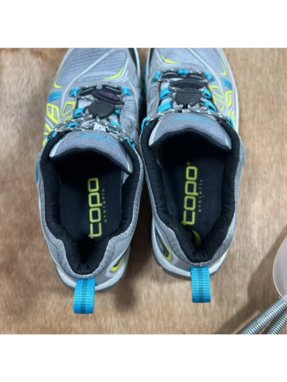 Topo Athletic Women Size 7 Running Sneakers Shoes Zero Drop All Terrain Sole